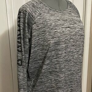 VICTORIA SECRET’s Top ATHLEISURE TOP SIZE MEDIUM